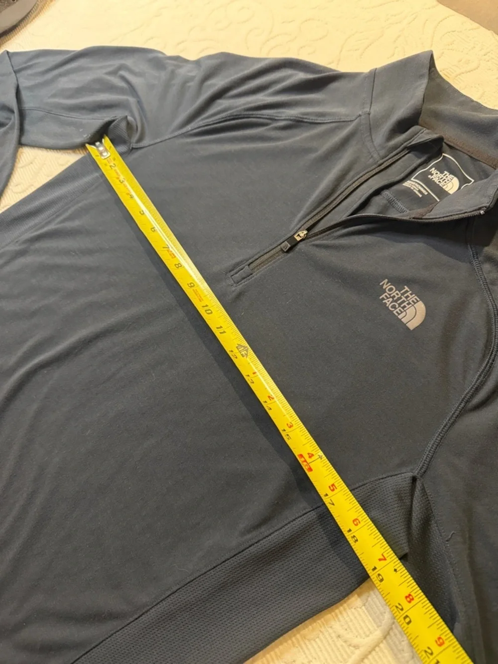 The North Face Men's Dark Navy/Black Quarter-Zip Pullover small